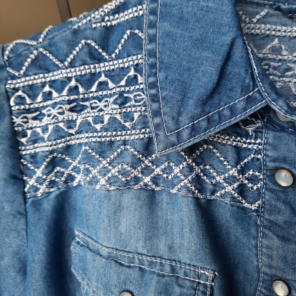 Bongo Long Sleeved Top - Picture 8 of 9